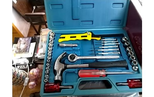 MALETTE A OUTIL BLEUE + OUTILS