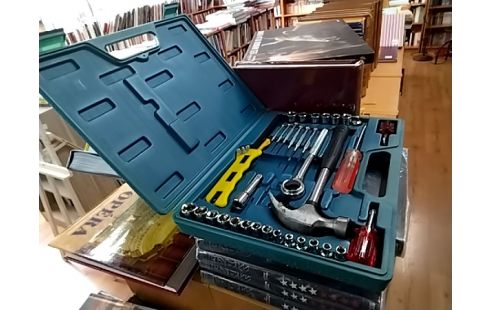 MALETTE A OUTIL BLEUE + OUTILS