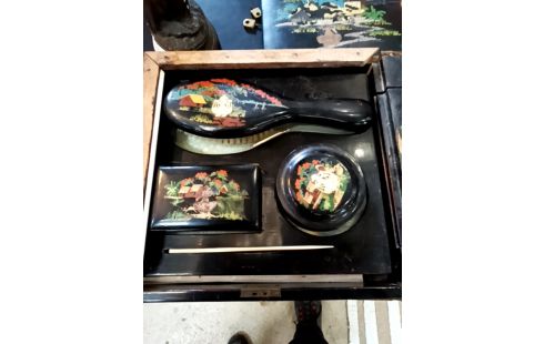 NECESSAIRE DE TOILETTE ASIATIQUE A RESTAURER