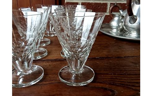 VERRES A VIN annee 70 le lot