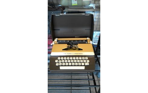 SCHREIBMASCHINE IM VINTAGE-STIL