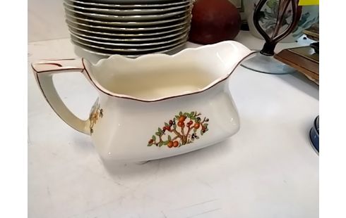 SAUCIERE MYOTT SON&OR ENGLAND