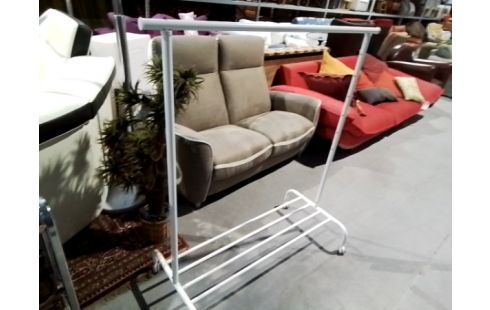 PORTANT VETEMENTS BLANC SUR ROULETTES