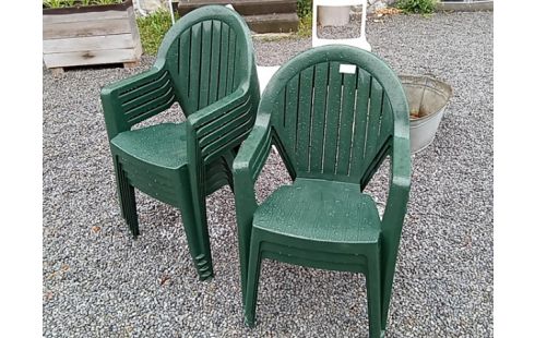 CHAISE DE JARDIN EMPILABLE PVC VERT LOT 8
