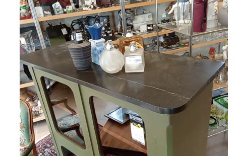 MEUBLE VITRINE VERT OLIVE PLATEAU MARBRE