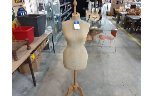 MANNEQUIN DE COUTURE + PIED EN L'ETAT