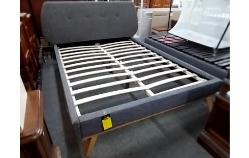 LIT MODERNE 140X190 COIN ABÎMÉ