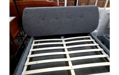 LIT MODERNE 140X190 COIN ABÎMÉ