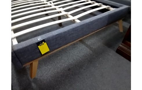 LIT MODERNE 140X190 COIN ABÎMÉ