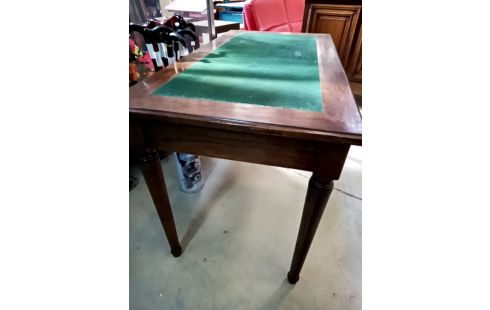 BUREAU MINISTRE DESSUS TAPIS VERT