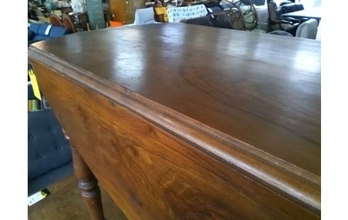 TABLE A VOLETS SUR ROULETTES