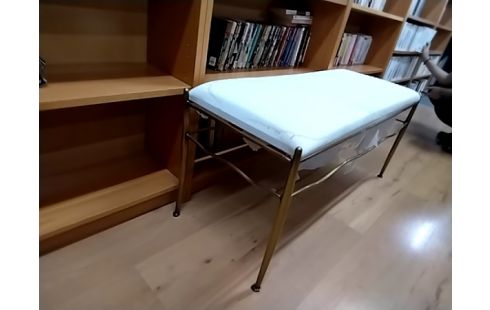 BANQUETTE EN LAITON (tachée)