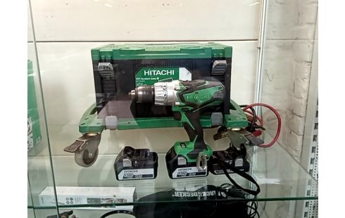 PERCEUSE Hitachi dv18dsdl + 3 battaries + chargeur + coffret