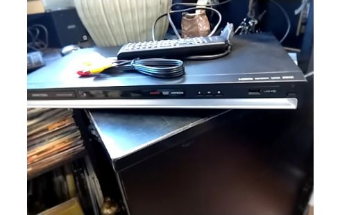 LECTEUR DVD DIVX PEEKTON TELECOMMANDE