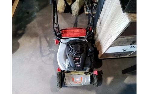 TONDEUSE THERMIQUE  BRIGGS AND STRATTON