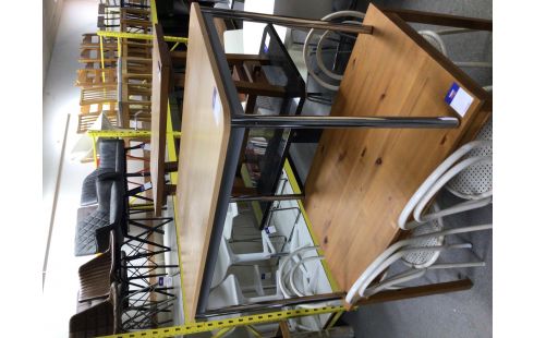 TABLE COULEUR HETRE PIED CHROME