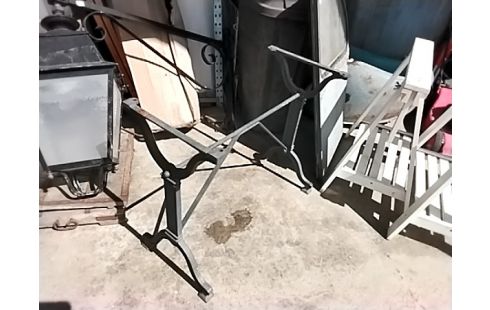PIED DE TABLE METAL