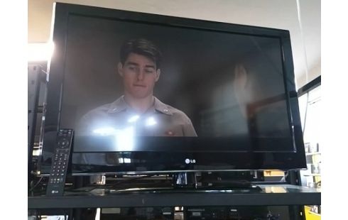 TELEVISEUR LG 107CM FULL HD TNT HD (TELECOMMANDE A REVOIR)