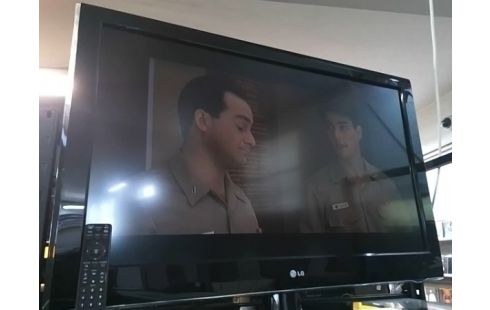 TELEVISEUR LG 107CM FULL HD TNT HD (TELECOMMANDE A REVOIR)