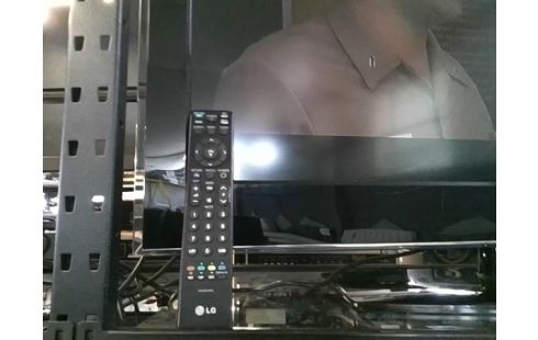 TELEVISEUR LG 107CM FULL HD TNT HD (TELECOMMANDE A REVOIR)