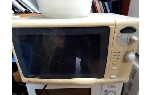 MICRO ONDES Moulinex avec plateau