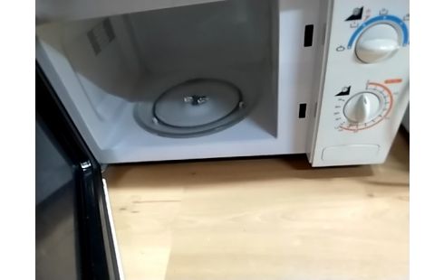 MICRO ONDES Orva avec plateau