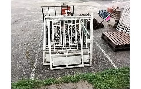 PORTAIL DOUBLE VANTAUX + PORTILLON METAL BLANC