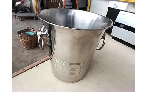 SEAU A CHAMPAGNE GUY