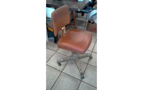 BÜROSTUHL 1 IM DERZEITIGEN ZUSTAND