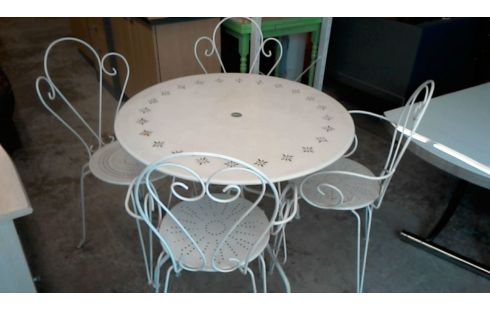 TABLE +  4 CHAISES
