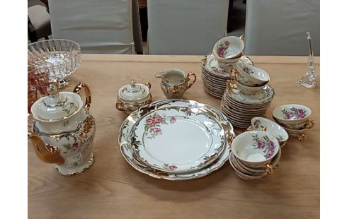 SERVICE A CAFE DECOR ROSES ET DORE