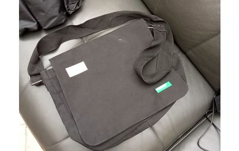 SAC BANDOULIERE TISSU NOIR BENETTON