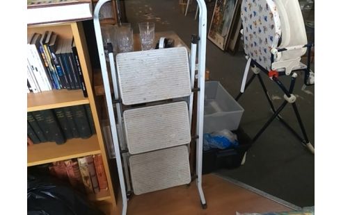 ESCABEAU BLANC 3 MARCHES PLIANTS