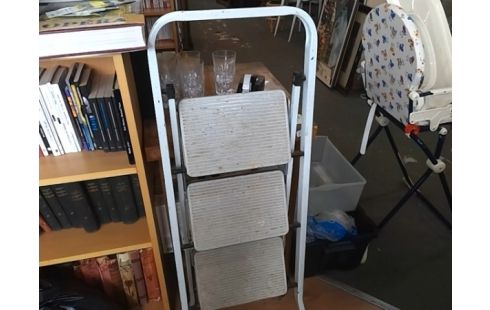 ESCABEAU BLANC 3 MARCHES PLIANTS