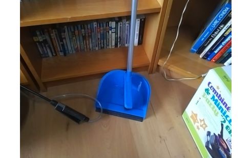 PELLE + BALAYETTE A MANCHE