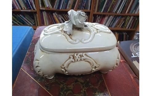 BONBONNIERE D'ITALIE BLANCHE AVEC UNE ROSE