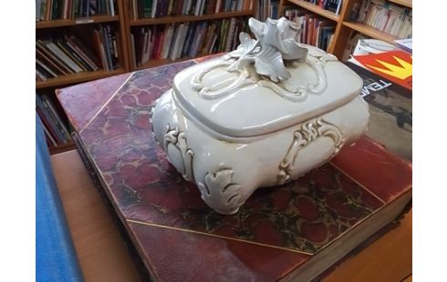 BONBONNIERE D'ITALIE BLANCHE AVEC UNE ROSE