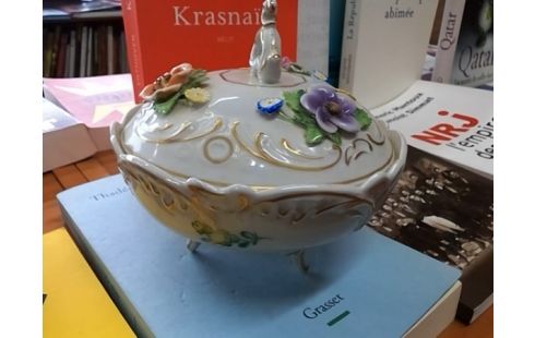 BONBONNIERE EN PORCELAINE DE DRESDEN