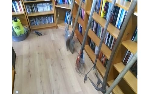 OUTIL DE JARDIN EN BOIS (LU)