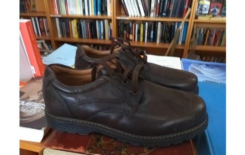 CHAUSSURES EN CUIR T42