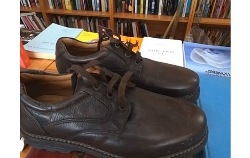 CHAUSSURES EN CUIR T42