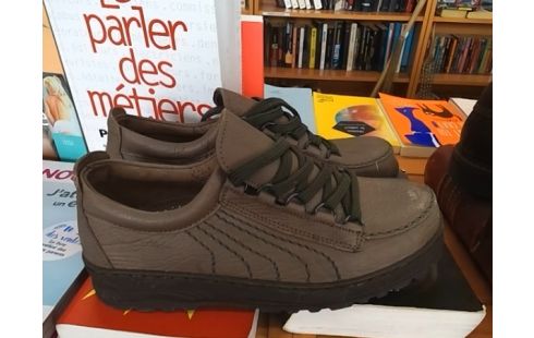 CHAUSSURES A LACET MARRON CLAIR