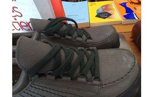 CHAUSSURES A LACET MARRON CLAIR