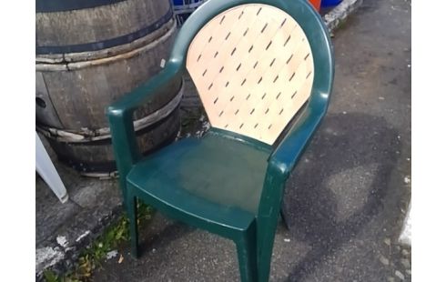 CHAISE PVC VERTE AVEC OSIER