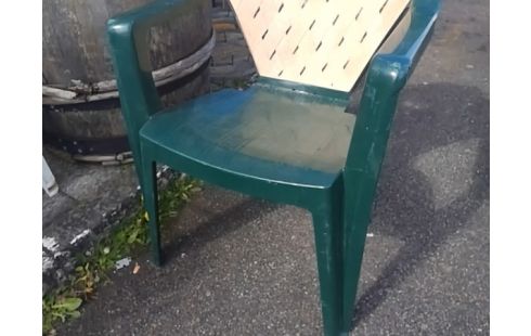 CHAISE PVC VERTE AVEC OSIER