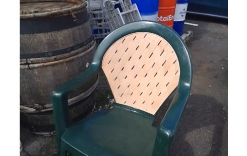 CHAISE PVC VERTE AVEC OSIER