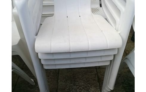 LOT DE 4 CHAISES GROSFILLEX PVC BLANCHES