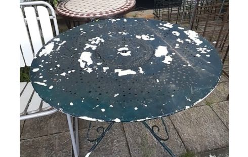 TABLE DE JARDIN VERTE ECAILLEE