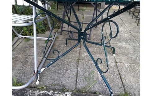 TABLE DE JARDIN VERTE ECAILLEE