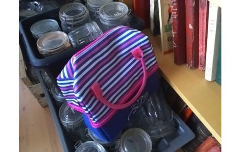 GLACIERE PETITE ROSE+ TUPPERWARE + COUVERT